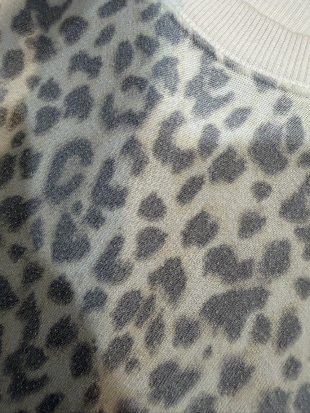 Victoria's Secret Gray Leopard Crewneck Sweater - Cream & Light Gray M - Picture 9 of 9